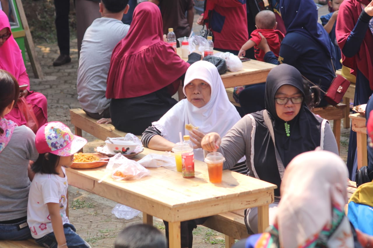 Pasar Cikundul Berbagi Kebahagiaan ke Masyarakat Sukabumi