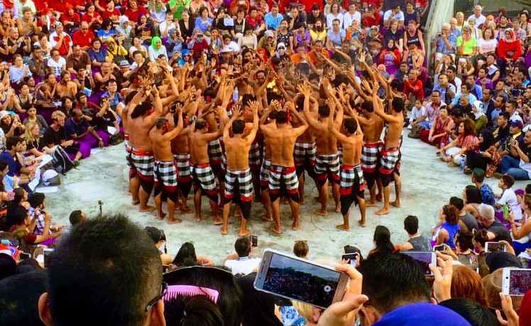 Ilustrai Tari Kecak Ilustrai Tari Kecak