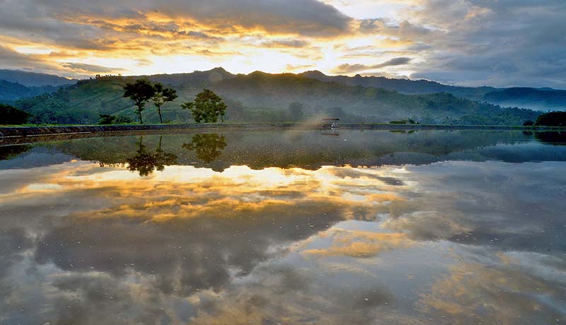 Keindahan Waduk Samin Keindahan Waduk Samin