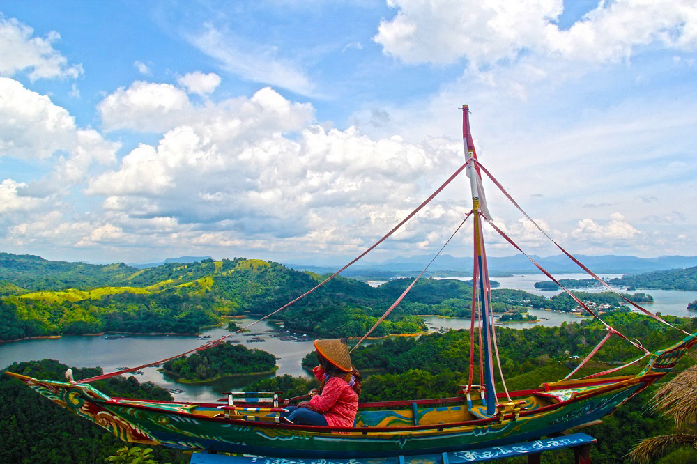 pemandangan dari puncak Bukit Matang Kaladan pemandangan dari puncak Bukit Matang Kaladan