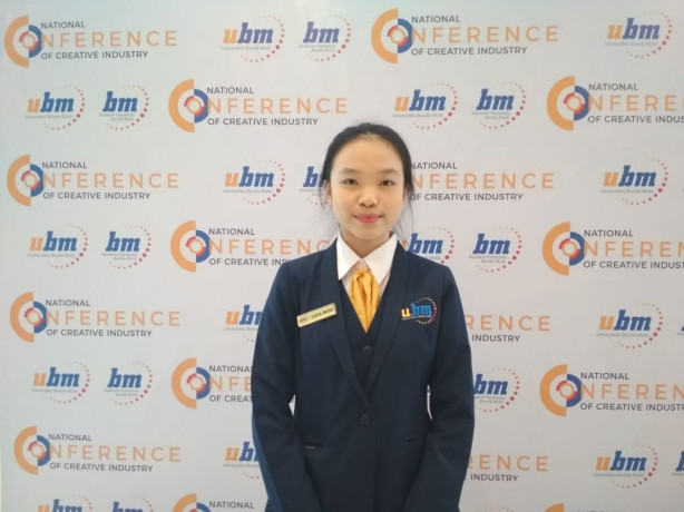 Lucia, Salah satu mahasiswi UBM yang antusias memberikan idenya untuk Pariwisata Indonesia Lucia, Salah satu mahasiswi UBM yang antusias memberikan idenya untuk Pariwisata Indonesia