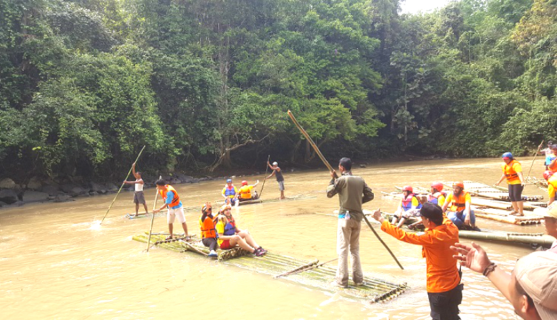 ilustrasi : Salah satu bentuk latihan bamboo rafting di sungai way (doc : Travelplusindonesia) ilustrasi : Salah satu bentuk latihan bamboo rafting di sungai way (doc : Travelplusindonesia)