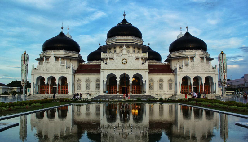 Masjid Raya Baiturrahman terletak di pusat kota Banda Aceh, Provinsi Aceh, Indonesia ( Foto: Obay Minoral GenPI Sumatera Selatan ) Masjid Raya Baiturrahman terletak di pusat kota Banda Aceh, Provinsi Aceh, Indonesia ( Foto: Obay Minoral GenPI Sumatera Selatan )