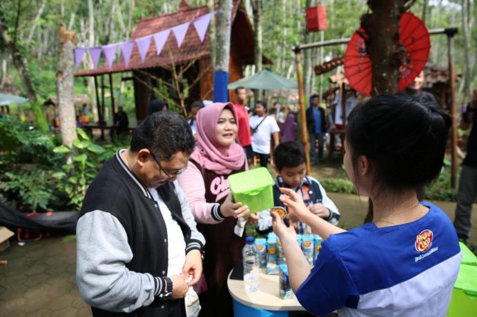 Hydro Coco di pasar Karetan. Hydro Coco di pasar Karetan.