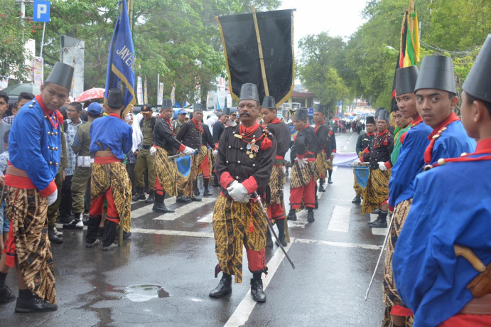 Festival Keraton Nusantara XII yang berlangsung Kamis (29/11) di Tanah Datar. Festival Keraton Nusantara XII yang berlangsung Kamis (29/11) di Tanah Datar.