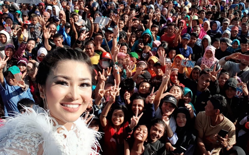 Lihat Fitri Carlina, 1636 Wisman Diajak ke Danau Sentarum Lihat Fitri Carlina, 1636 Wisman Diajak ke Danau Sentarum