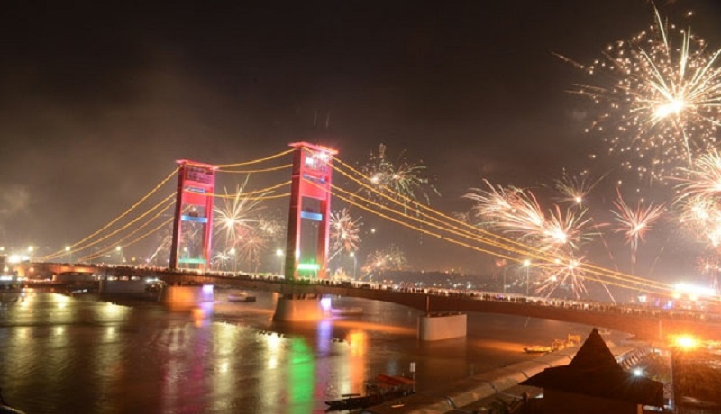 Perayaan tahun baru Jembatan Ampera, Palembang . (ist) Perayaan tahun baru Jembatan Ampera, Palembang . (ist)