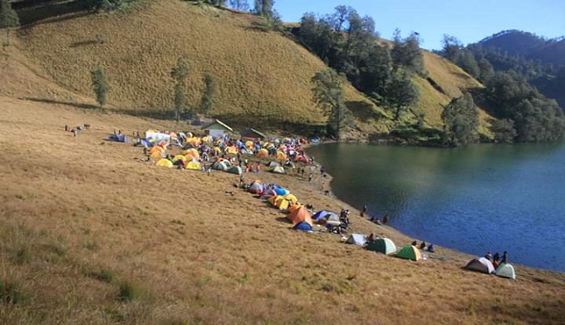 Gunung Semeru, Jawa Timur. Gunung Semeru, Jawa Timur.