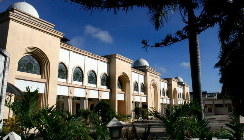 Masjid Baiturrahim Kota Gorontalo yang indah, lokasinya tepat di jantung kota. (Foto RA Azhar) Masjid Baiturrahim Kota Gorontalo yang indah, lokasinya tepat di jantung kota. (Foto RA Azhar)