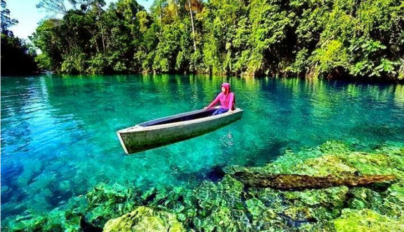 Labuan Cermin ( sumber : wisatalengkap.com ) Labuan Cermin ( sumber : wisatalengkap.com )