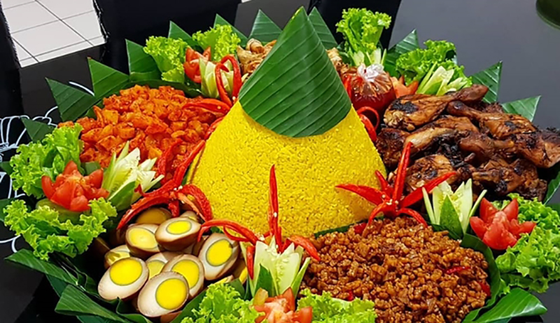 Ini Cara Makan Tumpeng Yang Benar Sesuai Filosofi Ini Cara Makan Tumpeng Yang Benar Sesuai Filosofi