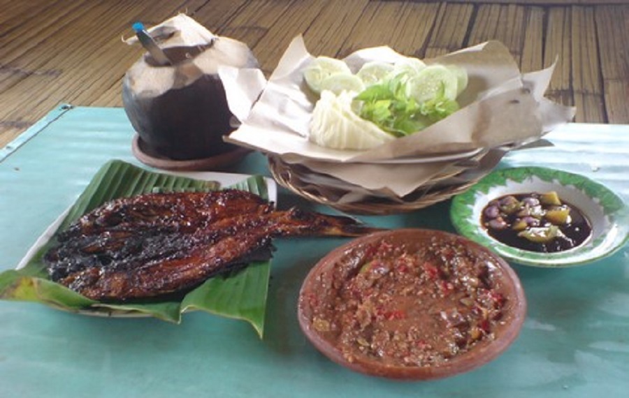Sajian kuliner di Rumah Makan Beti, salah satu tempat kuliner yang wajib disambangi saat mudik ke Banjar. (Foto: Trip Jalan-jalan) Sajian kuliner di Rumah Makan Beti, salah satu tempat kuliner yang wajib disambangi saat mudik ke Banjar. (Foto: Trip Jalan-jalan)