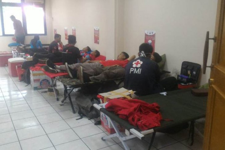 Donor darah PMI (Sumber foto: Antaranews.com) Donor darah PMI (Sumber foto: Antaranews.com)