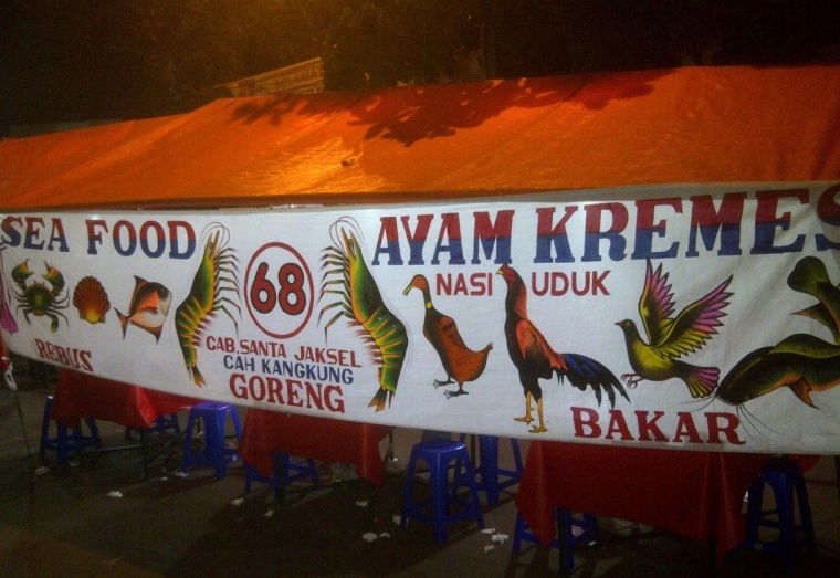 Warung tenda yang biasa ditemukan di pinggir jalan Warung tenda yang biasa ditemukan di pinggir jalan