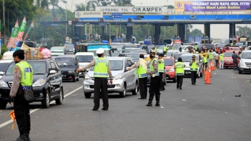 Antisipasi kemacetan arus balik jalan tol Jakarta-Cikampek arah Jakarta pada hari ini, Sabtu (8/6), ditutup hingga pukul 24.00 WIB. Termasuk sejumlah rest area (foto: News.id) Antisipasi kemacetan arus balik jalan tol Jakarta-Cikampek arah Jakarta pada hari ini, Sabtu (8/6), ditutup hingga pukul 24.00 WIB. Termasuk sejumlah rest area (foto: News.id)