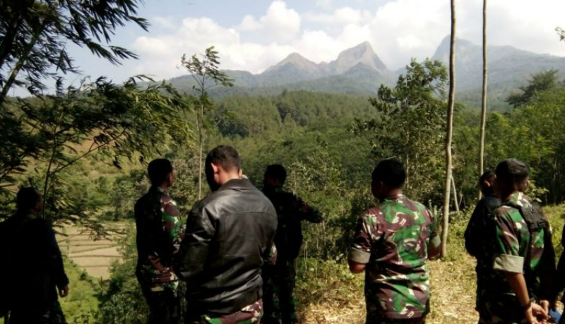 Kodim 0822, Koramil dan Polres Bondowoso ambil alih pencarian pendaki hilang di Bondowoso (Foto : Kodim 0822) Kodim 0822, Koramil dan Polres Bondowoso ambil alih pencarian pendaki hilang di Bondowoso (Foto : Kodim 0822)
