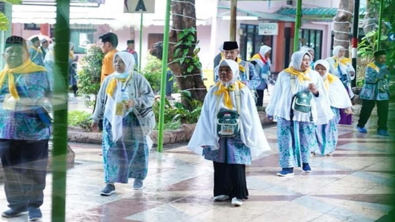 Jemaah haji di Asrama Haji Surabaya (foto: Instagram @kemenag_ri) Jemaah haji di Asrama Haji Surabaya (foto: Instagram @kemenag_ri)