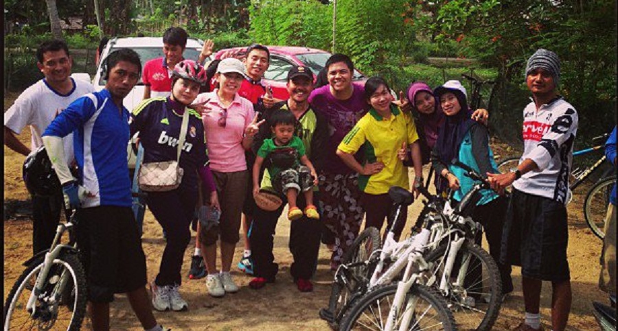 penggemar olahraga bersepeda ama menyemarakkan Gowes 2019 di Bone Bolango. (Foto: Theisje Najoan) penggemar olahraga bersepeda ama menyemarakkan Gowes 2019 di Bone Bolango. (Foto: Theisje Najoan)
