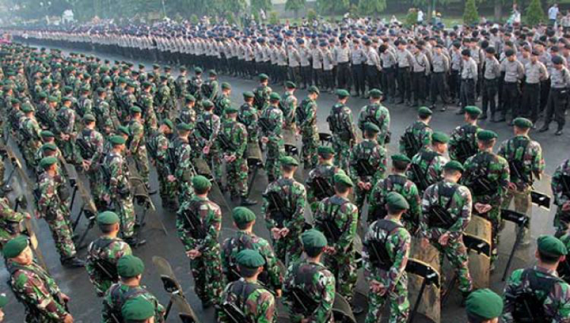 Ini beda pandangan TNI dan Polri soal kenaikan gaji (Foto : Ilustrasi TNi-Polri/Istimewa) Ini beda pandangan TNI dan Polri soal kenaikan gaji (Foto : Ilustrasi TNi-Polri/Istimewa)