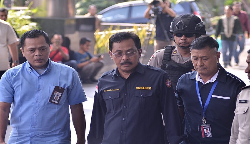 Gubernur Kepri Nurdin Basirun saat tiba di gedung KPK, Jakarta Selatan.(ist) Gubernur Kepri Nurdin Basirun saat tiba di gedung KPK, Jakarta Selatan.(ist)