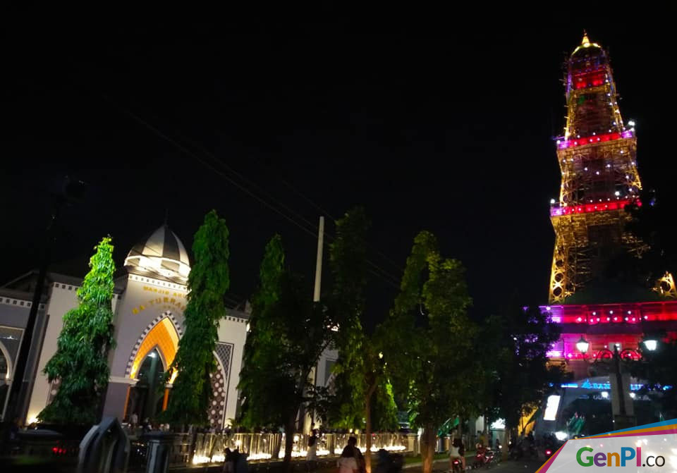 Warna Warni Fenomenal Menara Pakaya Tarik Wisatawan