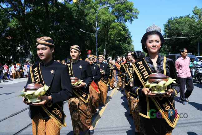 Kirab Jenang dalam rangka memperingati Hari Jadi Kota SOlo, Minggu (17/2). Kirab Jenang dalam rangka memperingati Hari Jadi Kota SOlo, Minggu (17/2).