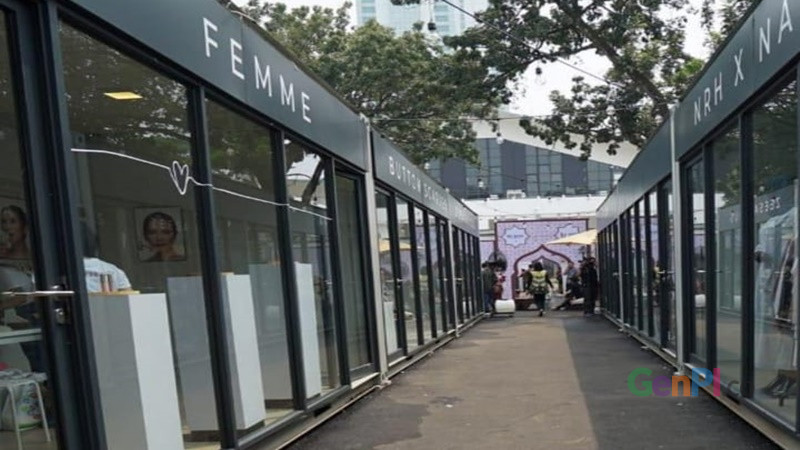 Gerai produk halal di Halal Park Gerai produk halal di Halal Park