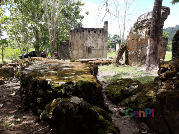 Reruntuhan Benteng Maas di Kabupaten Gorontalo Utara yang saat ini diteliti oleh Balai Arkeologi Sulawesi Utara. Reruntuhan Benteng Maas di Kabupaten Gorontalo Utara yang saat ini diteliti oleh Balai Arkeologi Sulawesi Utara.