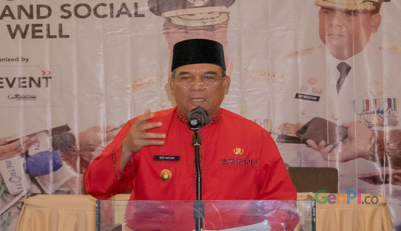 Wakil Gubernur Riau Edy Afrizal Natar Nasution ketika menjadi narasumber di acara Workshop Media and Public Relation di Pekanbaru (Foto Heru / GenPI.co). Wakil Gubernur Riau Edy Afrizal Natar Nasution ketika menjadi narasumber di acara Workshop Media and Public Relation di Pekanbaru (Foto Heru / GenPI.co).