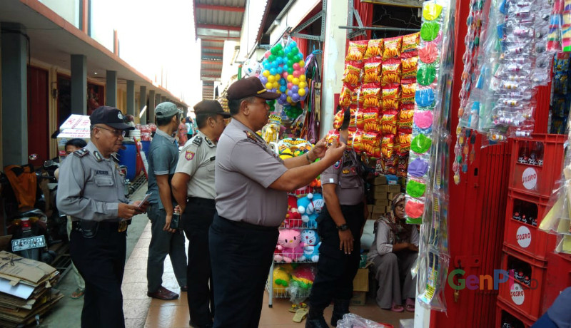Jelang Idul Fitri 1140 H, Polres Blora rajin sidak makanan dan minuman kadaluarsa serta mengandung zat berbahaya (Foto : Ariyanto) Jelang Idul Fitri 1140 H, Polres Blora rajin sidak makanan dan minuman kadaluarsa serta mengandung zat berbahaya (Foto : Ariyanto)