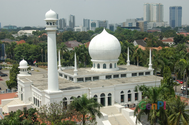 Sin Syamsudin jadi khatib Salat Ied di masjid Al Azhar, Jakarta. Sin Syamsudin jadi khatib Salat Ied di masjid Al Azhar, Jakarta.