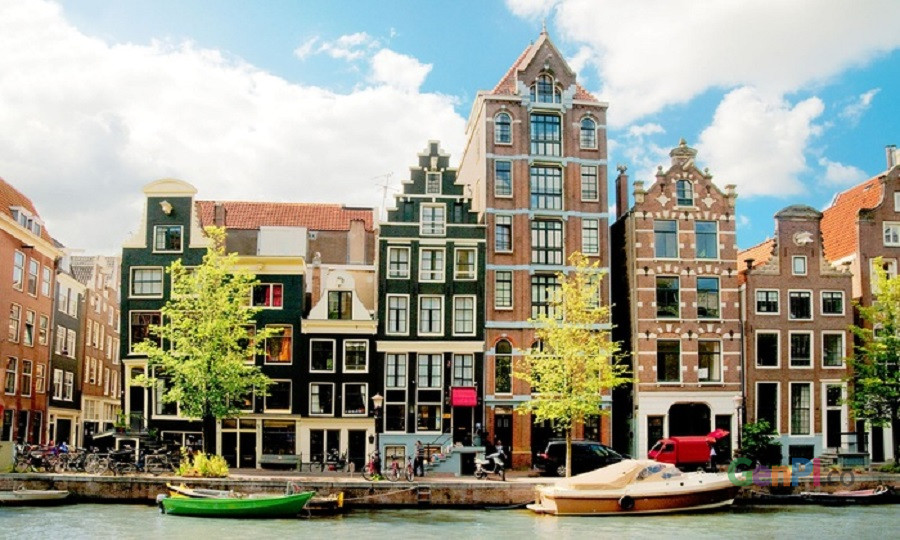 Amsterdam, salah satu kota di Belanda mengalami overtourism selama beberapa waktu belakangan. (Foto: Groupon.com) Amsterdam, salah satu kota di Belanda mengalami overtourism selama beberapa waktu belakangan. (Foto: Groupon.com)