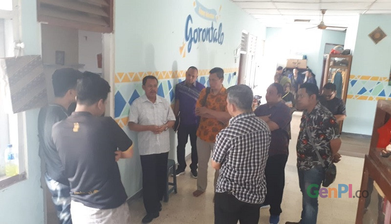 Asrama mahasiswa Gorontalo di DIY yang memprihantinkan ditinjau Ketua DPRD dan sejumlah pimpinan OPD. Foto: Rosyid Azhar Asrama mahasiswa Gorontalo di DIY yang memprihantinkan ditinjau Ketua DPRD dan sejumlah pimpinan OPD. Foto: Rosyid Azhar