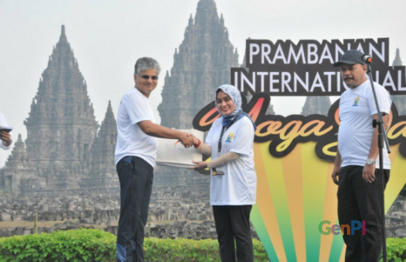 Hari Yoga Internasional di Prambanan hadirkan instruktur ahli dari India Hari Yoga Internasional di Prambanan hadirkan instruktur ahli dari India