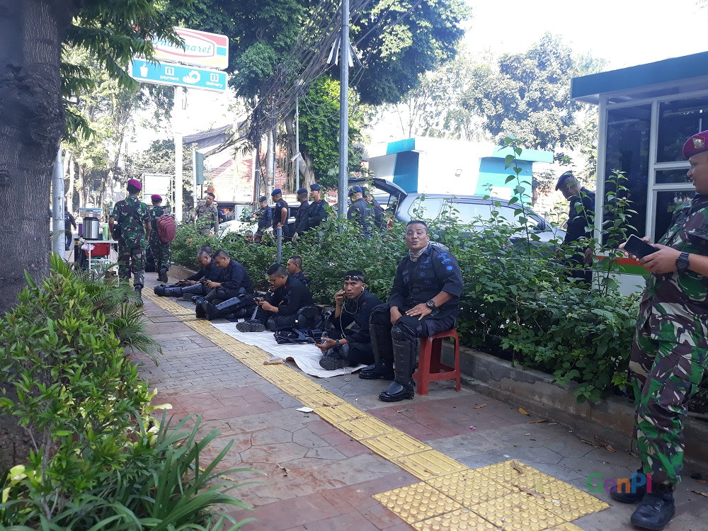 Aparat menjaga ketat Gedung MK jelang putusan sidang sengketa PHPU, Kamis (27/6) Aparat menjaga ketat Gedung MK jelang putusan sidang sengketa PHPU, Kamis (27/6)