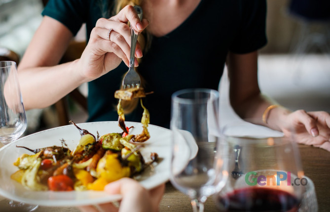 Sebuah riset mengungkap beberpa perempuan kencan hanya untuk mendapatkan makanan saja (Foto: Pixabay) Sebuah riset mengungkap beberpa perempuan kencan hanya untuk mendapatkan makanan saja (Foto: Pixabay)