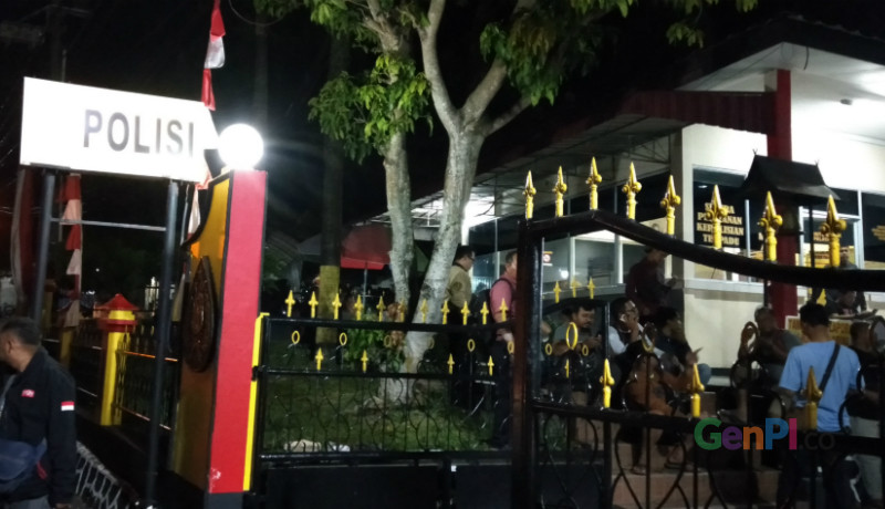 KPK Sita barang bukti 6 ribu dolar Singapura dari tangan Gubernur Kepri KPK Sita barang bukti 6 ribu dolar Singapura dari tangan Gubernur Kepri