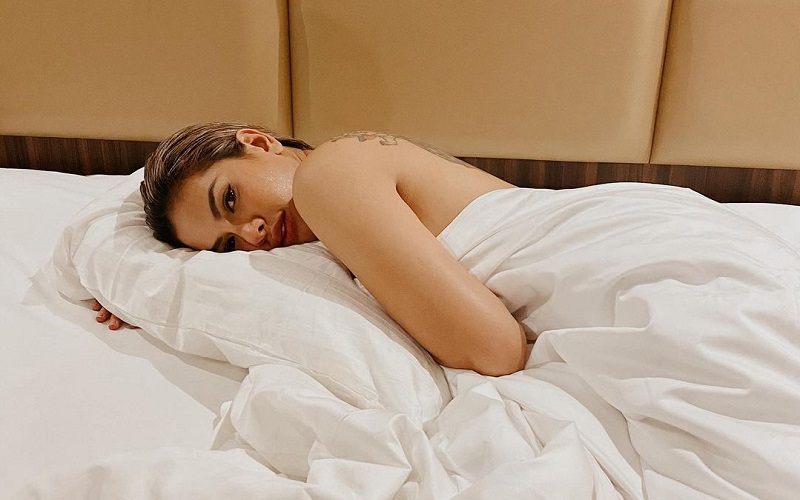 2 Gaya Favorit Nikita Mirzani di Ranjang, Dengkul Langsung Lemas (foto: instagram Nikita Mirzani) 2 Gaya Favorit Nikita Mirzani di Ranjang, Dengkul Langsung Lemas (foto: instagram Nikita Mirzani)
