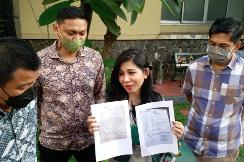 Aktris cantik Lady Marsella mendatangi Polda Metro Jaya. Foto: JPNN.com Aktris cantik Lady Marsella mendatangi Polda Metro Jaya. Foto: JPNN.com