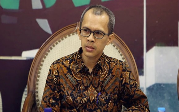 Heboh Mafia Alutsista, Akademisi Al Azhar Bongkar Bu Connie - Pengamat Politik Universitas Al Azhar Indonesia Ujang Komarudin (Foto: JPNN.com/GenPI.co) Heboh Mafia Alutsista, Akademisi Al Azhar Bongkar Bu Connie - Pengamat Politik Universitas Al Azhar Indonesia Ujang Komarudin (Foto: JPNN.com/GenPI.co)