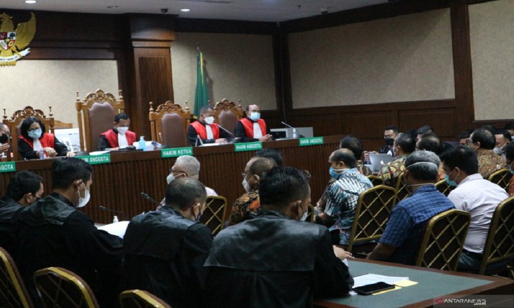 Sebanyak 13 perwakilan perusahaan manajer investasi menjalani sidang pembacaan dakwaan kasus korupsi Jiwasraya. FOTO: Antara Sebanyak 13 perwakilan perusahaan manajer investasi menjalani sidang pembacaan dakwaan kasus korupsi Jiwasraya. FOTO: Antara