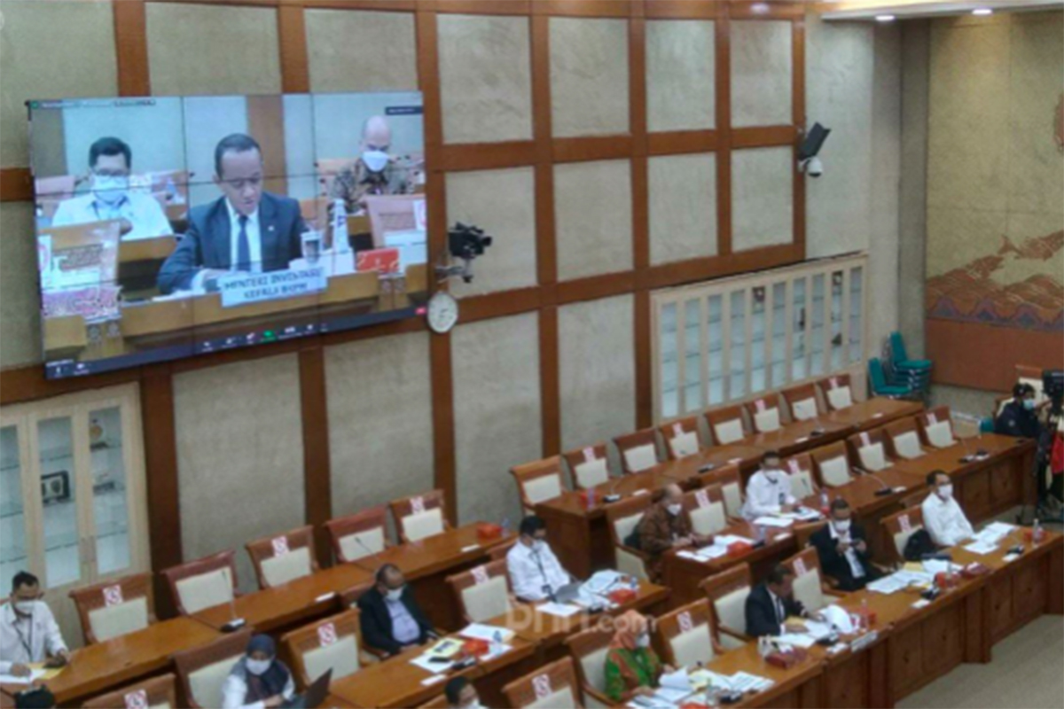 Suasana rapat kerja anggota Komisi VI DPR RI dengan Menteri Investasi di komplek Parlemen, Senayan, Jakarta Pusat, Senin (31/5) Foto : Kenny Kurnia Putra/JPNN.com Suasana rapat kerja anggota Komisi VI DPR RI dengan Menteri Investasi di komplek Parlemen, Senayan, Jakarta Pusat, Senin (31/5) Foto : Kenny Kurnia Putra/JPNN.com