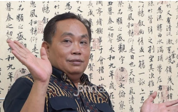 Arief Poyuono Bongkar 3 Orang Setia Jokowi: Inisial L, P, dan M - Politikus Partai Gerindra Arief Poyuono. (foto: JPNN.com/GenPI.co) Arief Poyuono Bongkar 3 Orang Setia Jokowi: Inisial L, P, dan M - Politikus Partai Gerindra Arief Poyuono. (foto: JPNN.com/GenPI.co)