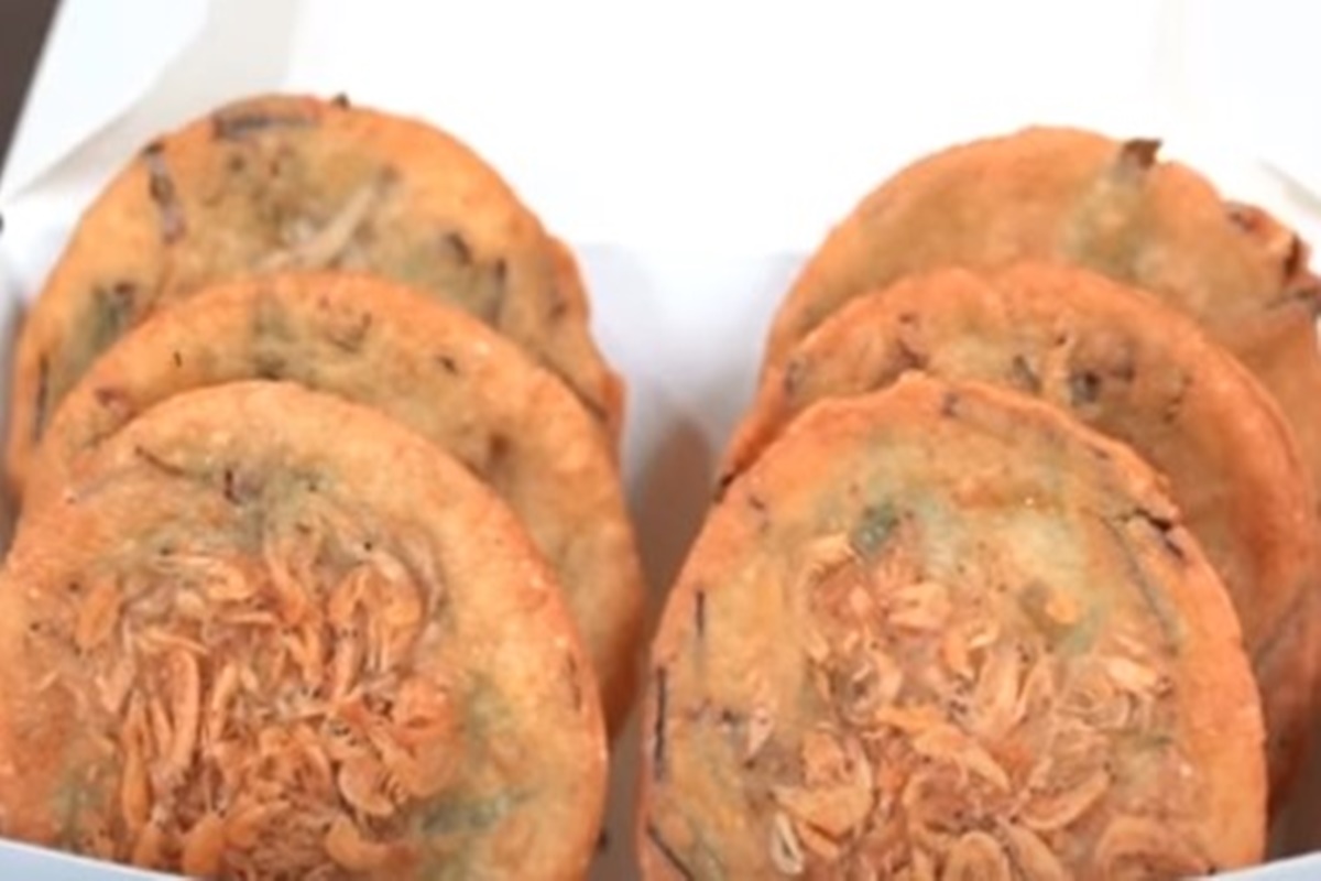 Bakwan Pontianak (foto: SC YouTube sobat dapur) Bakwan Pontianak (foto: SC YouTube sobat dapur)