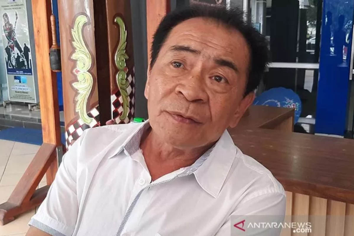 Bupati Banjarnegara Budhi Sarwono saat memberi keterangan pers di RRI Purwokerto, Kabupaten Banyumas, Rabu (2/6/2021). (FOTO: ANTARA/Sumarwoto) Bupati Banjarnegara Budhi Sarwono saat memberi keterangan pers di RRI Purwokerto, Kabupaten Banyumas, Rabu (2/6/2021). (FOTO: ANTARA/Sumarwoto)