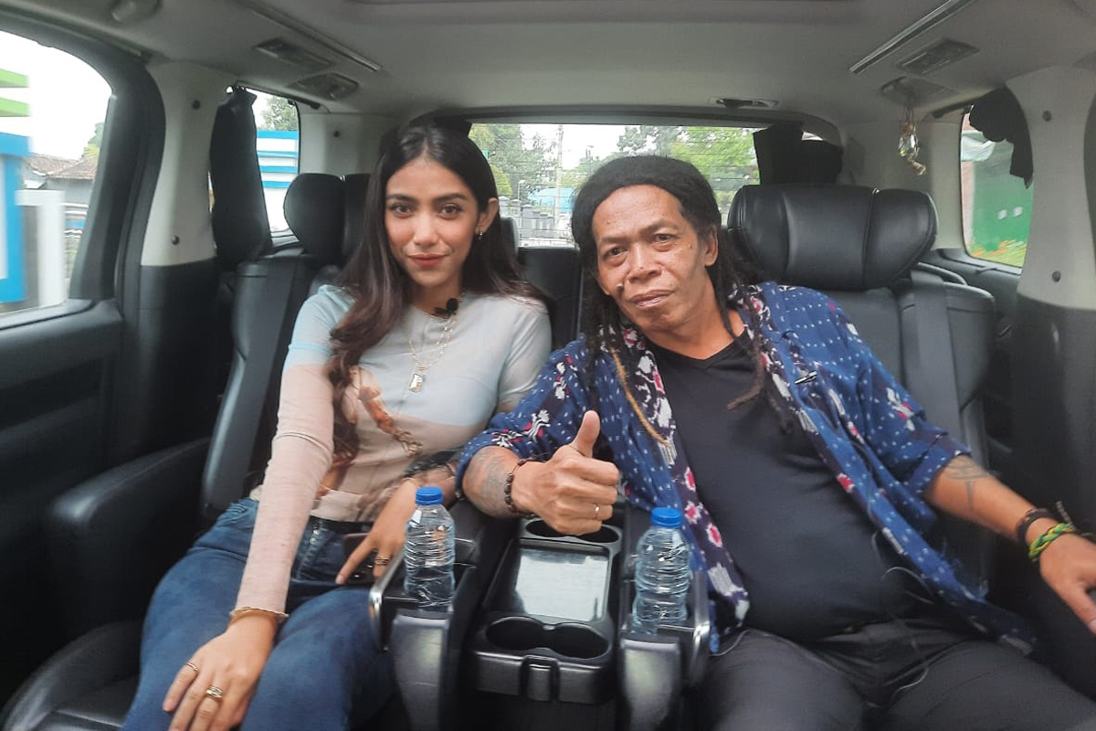 Cak Sodiq dan Crazy Rich Sidoarjo Lara Silvy. Foto: Dok Pri Cak Sodiq dan Crazy Rich Sidoarjo Lara Silvy. Foto: Dok Pri