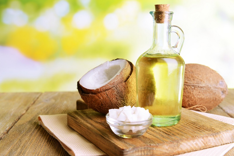 Oleskan Minyak Kelapa Hangat di Perut Khasiatnya Mengejutkan (foto: freepik) Oleskan Minyak Kelapa Hangat di Perut Khasiatnya Mengejutkan (foto: freepik)