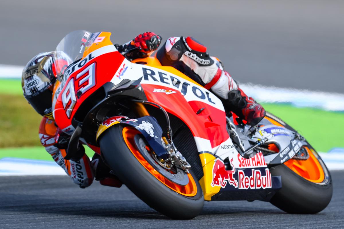 Keperkasaan Marc Marquez di ajang MotoGP Jerman membuat pembalap Yamaha ini seakan sembah sujud kepadanya. (foto: MotoGP) Keperkasaan Marc Marquez di ajang MotoGP Jerman membuat pembalap Yamaha ini seakan sembah sujud kepadanya. (foto: MotoGP)