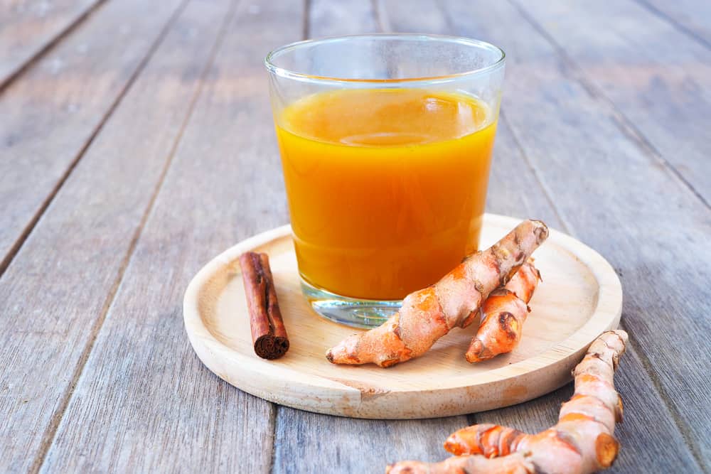 ilustrasi minuman kunyit. foto: shutterstock ilustrasi minuman kunyit. foto: shutterstock