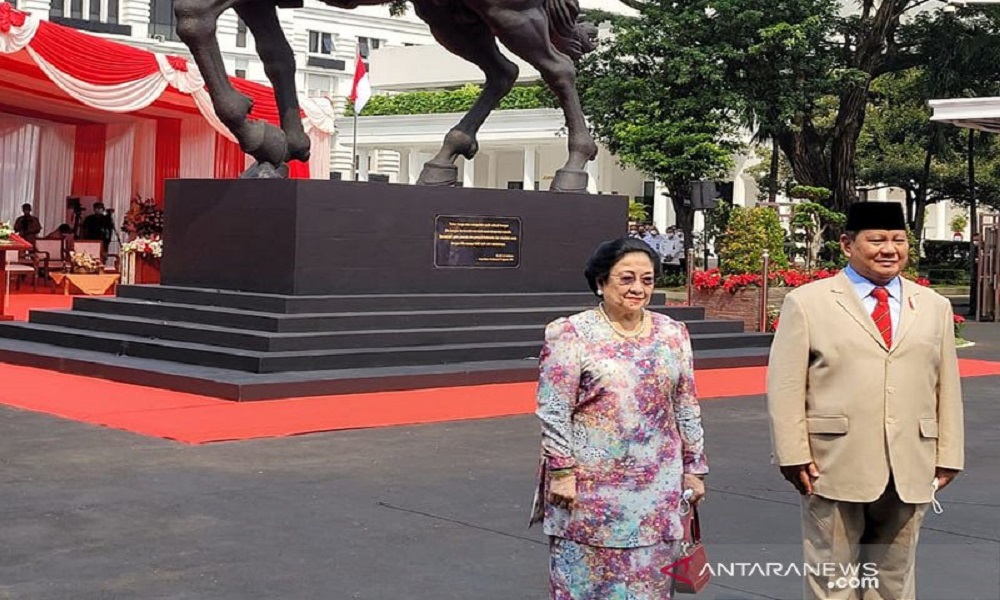 Prabowo Subianto dan Megawati resmikan Patung Soekarno Naik Kuda. FOTO: Antara Prabowo Subianto dan Megawati resmikan Patung Soekarno Naik Kuda. FOTO: Antara